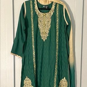 New 2 pc suit with embroidery